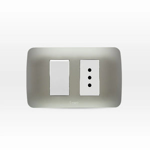 Interruptor Simple 9/12 Mas Toma Corriente 10A 250V Armado Plata Lexo